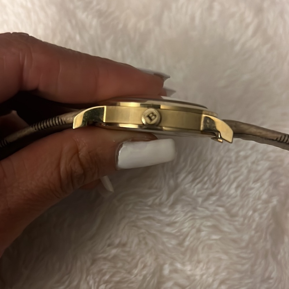 Burberry Women Watch - Picture 14 of 14